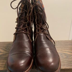Woman’s  Brown Leather Boots with embroidered sides size 9